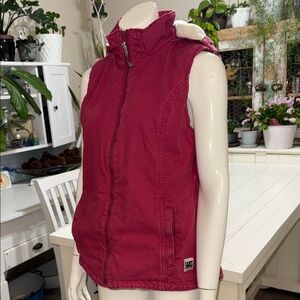 Women’s gear by work king western style vest size medium Sherpa lined fuchsia